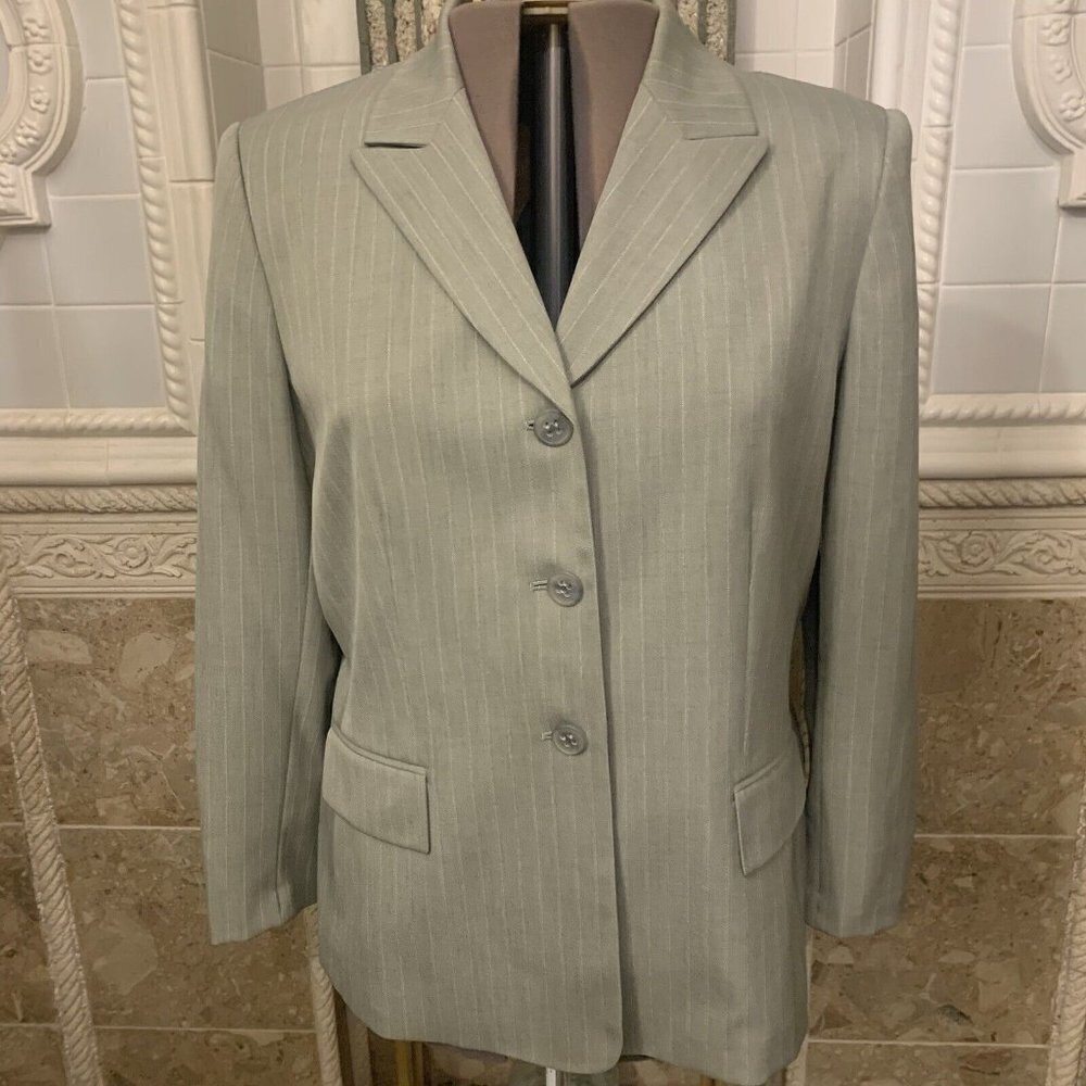 Le Suit. Size 18. Professional PinStripe Blazer. Lined. Rayon Blend. WTC.